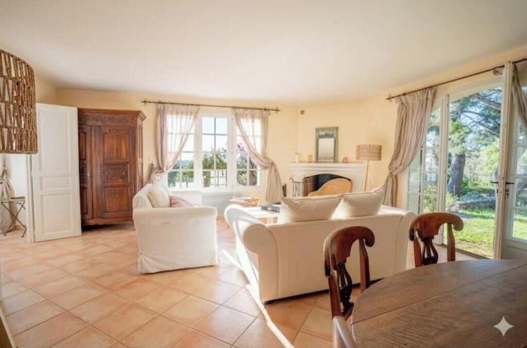 Photo of Livingroom in Ollioules