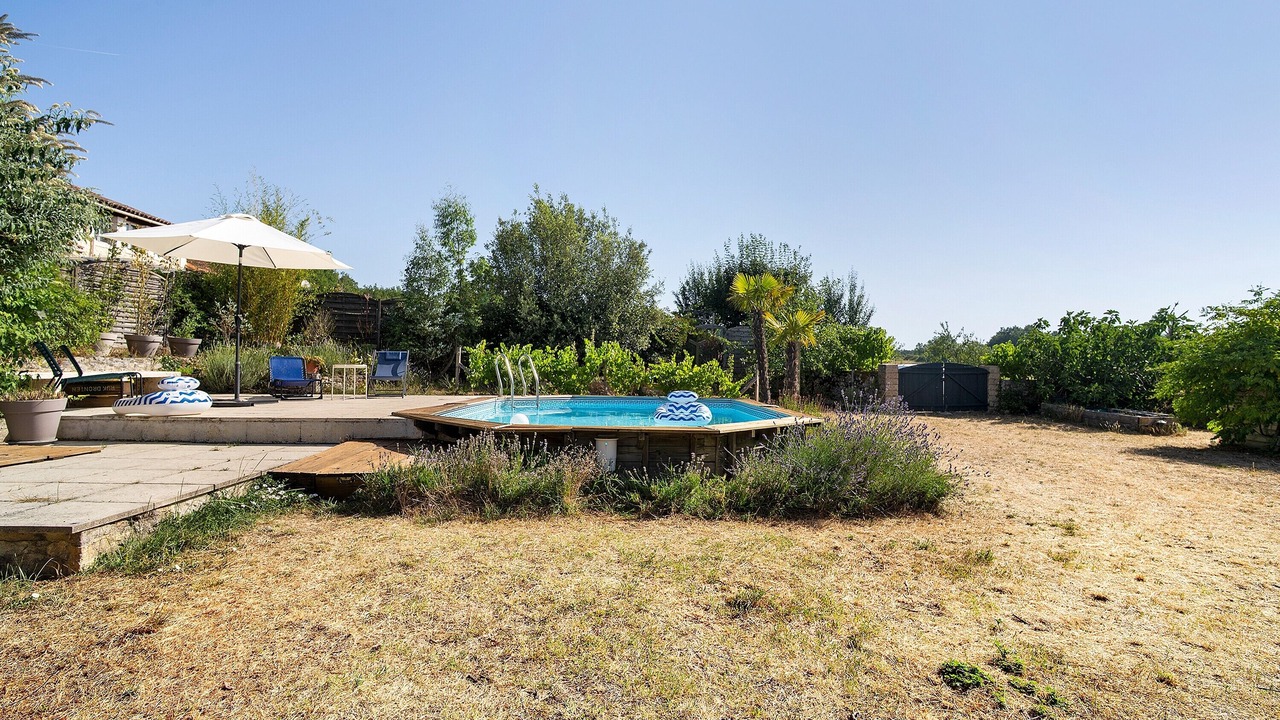 Photo of Outdoor in Cercles