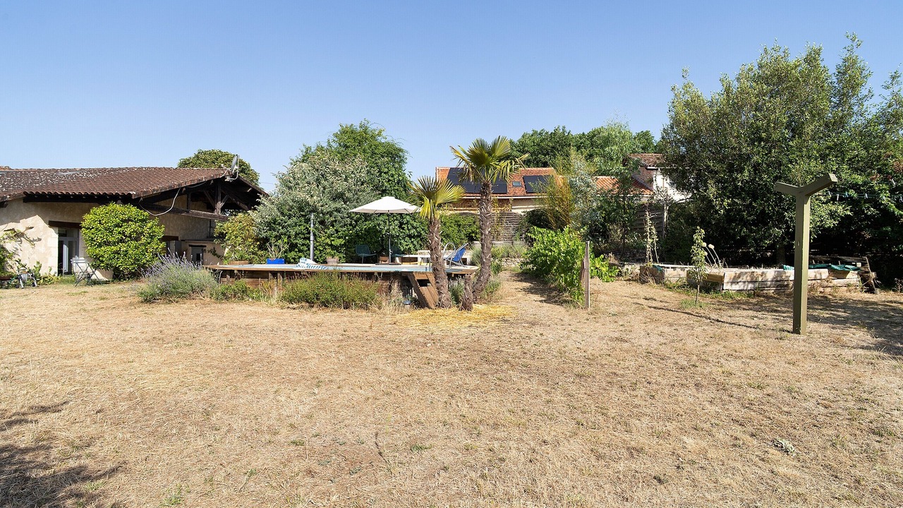 Photo of Outdoor in Cercles