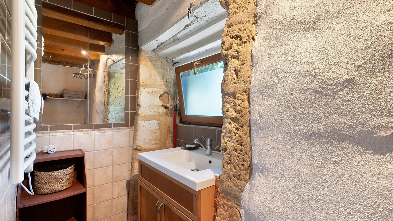 Photo of Bathroom in Cercles