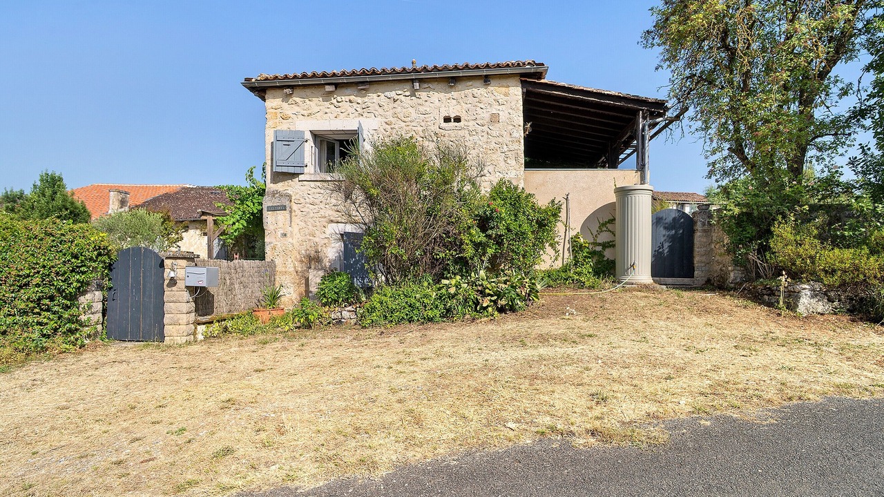 Photo of Outdoor in Cercles