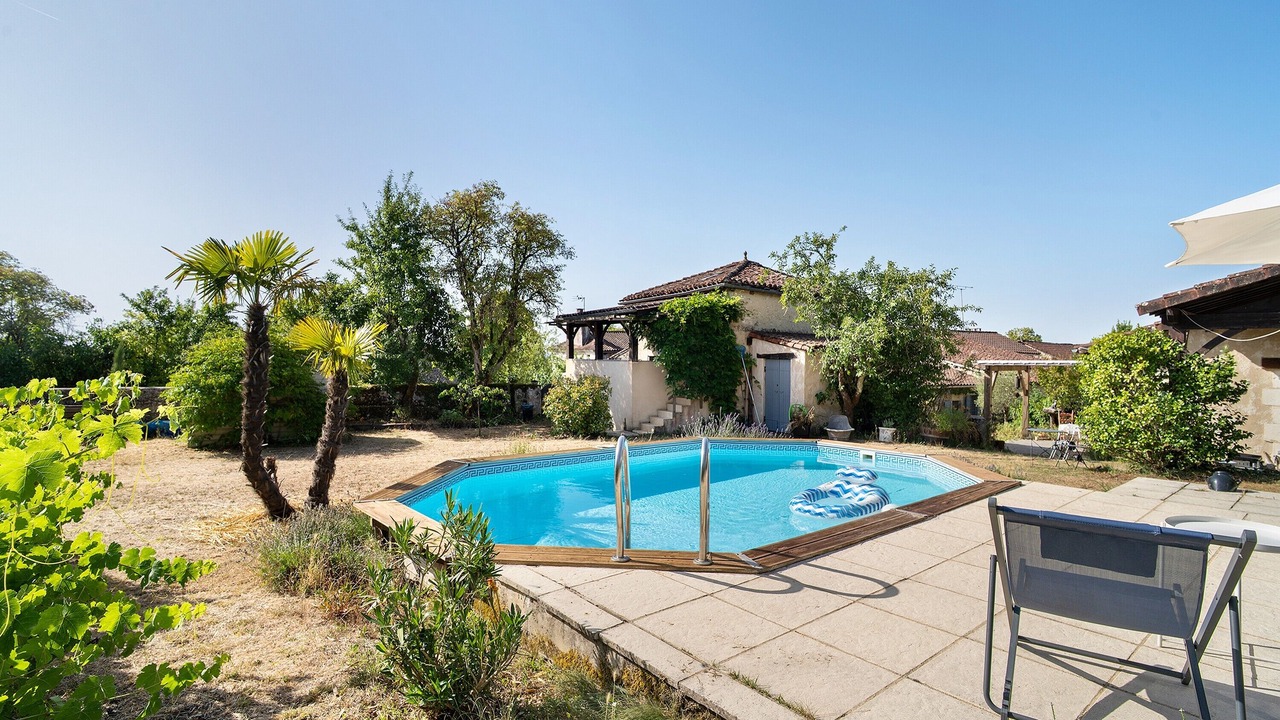 Photo of Outdoor in Cercles