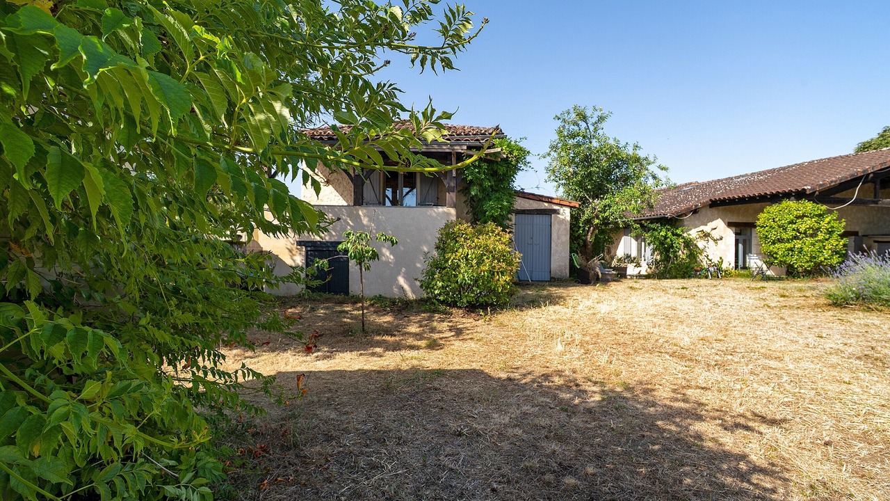 Photo of Outdoor in Cercles