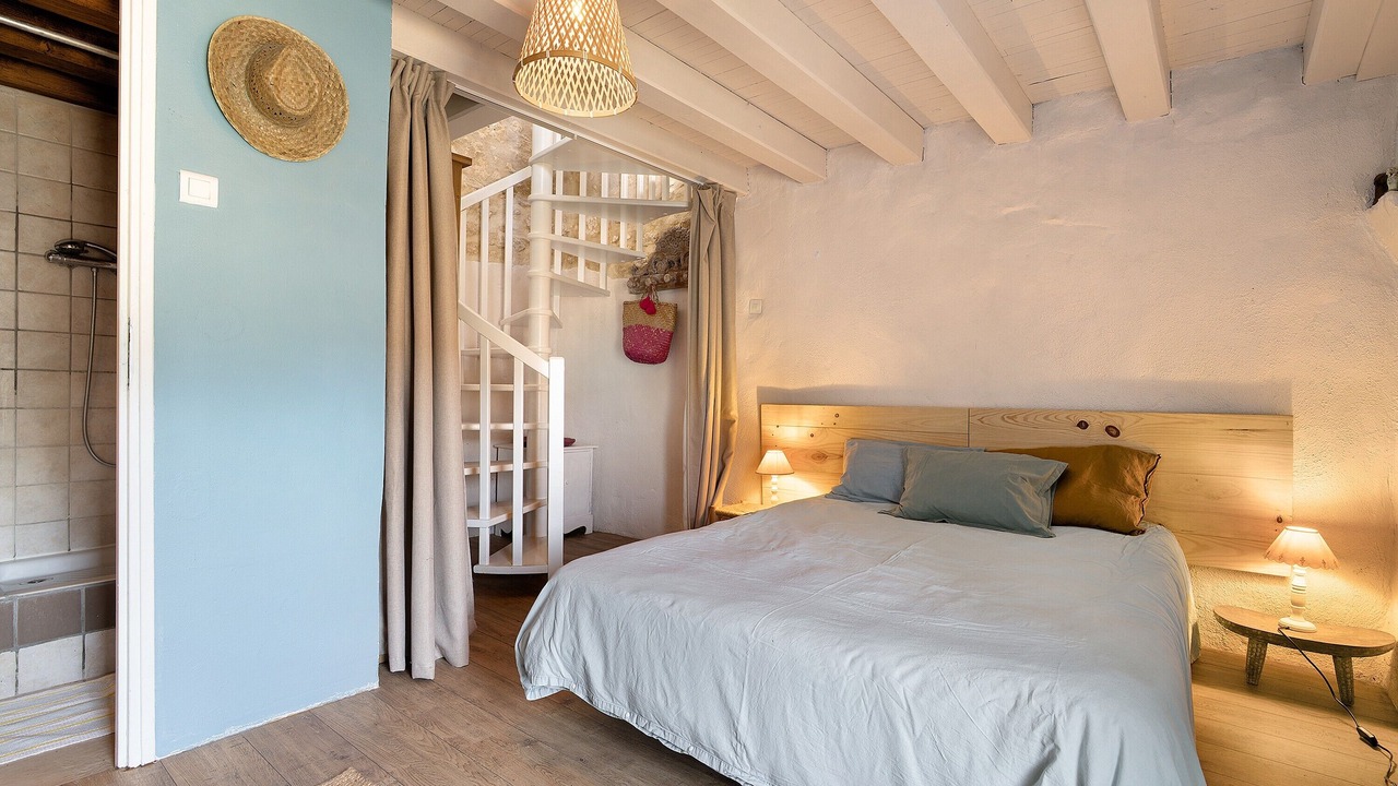 Photo of Bedroom in Cercles