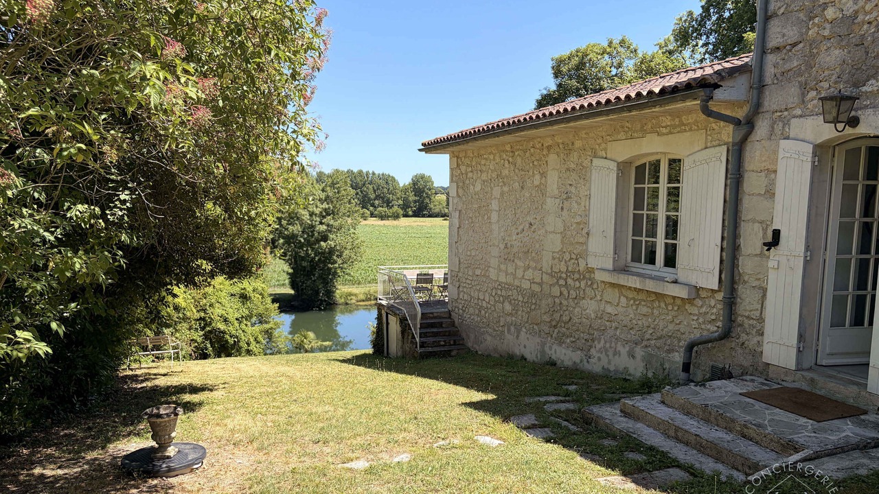 Photo of Outdoor in Bonnes