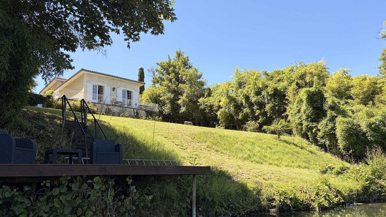Photo of Outdoor in Bonnes