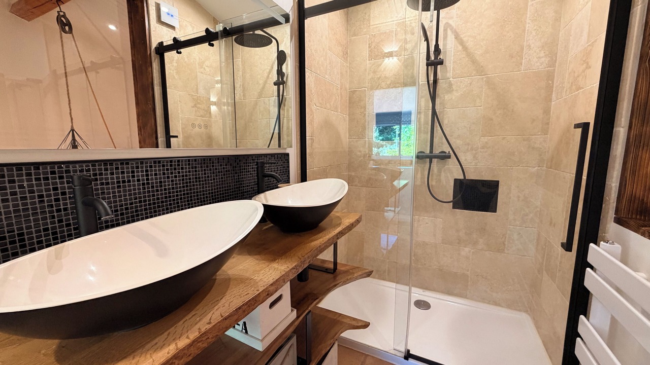 Photo of Bathroom in Meounes-les-Montrieux