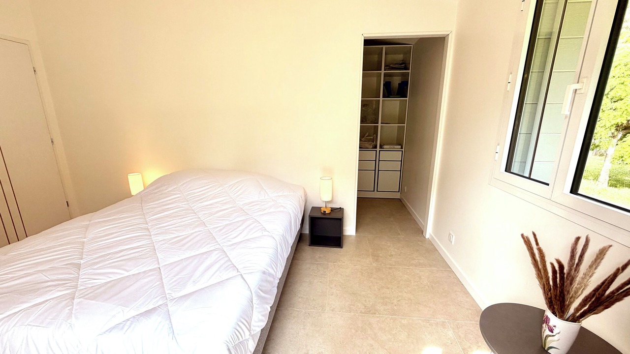 Photo of Bedroom in Meounes-les-Montrieux