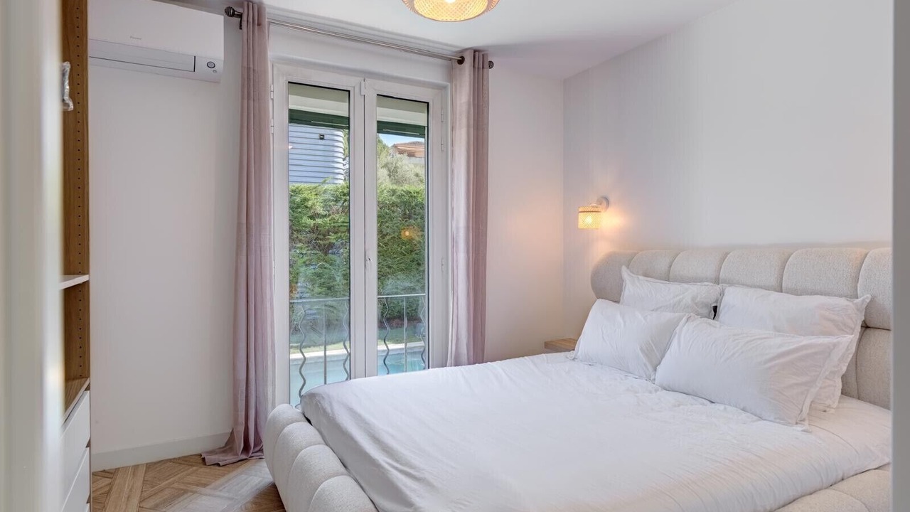 Photo of Bedroom in Juan-les-Pins
