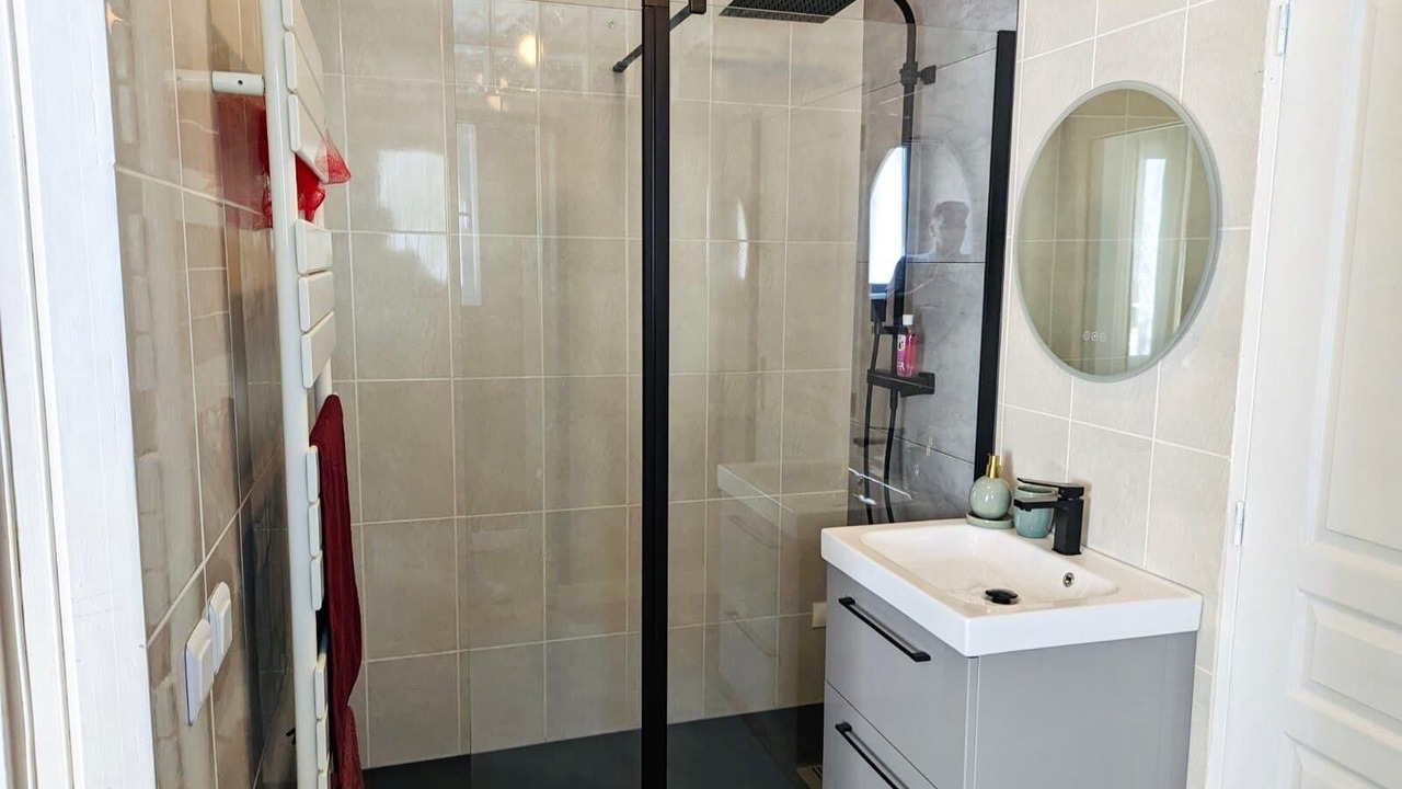 Photo of Bathroom in Lagord