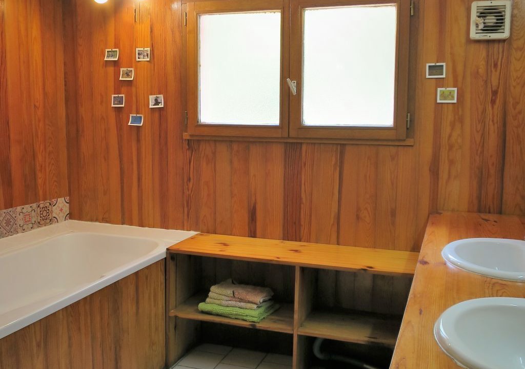 Photo of Bathroom in Gaillan-en-Medoc