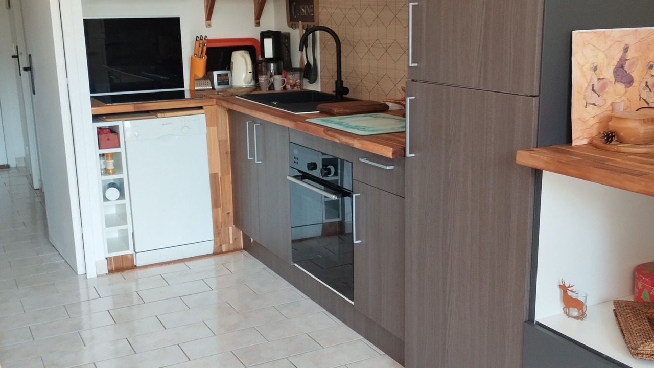 Photo of Kitchen in Greolieres les Neiges