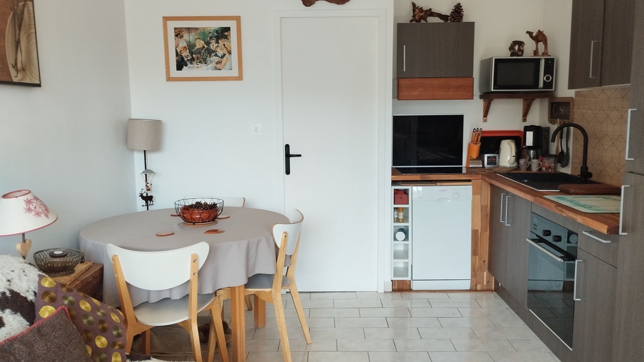 Photo of Kitchen in Greolieres les Neiges