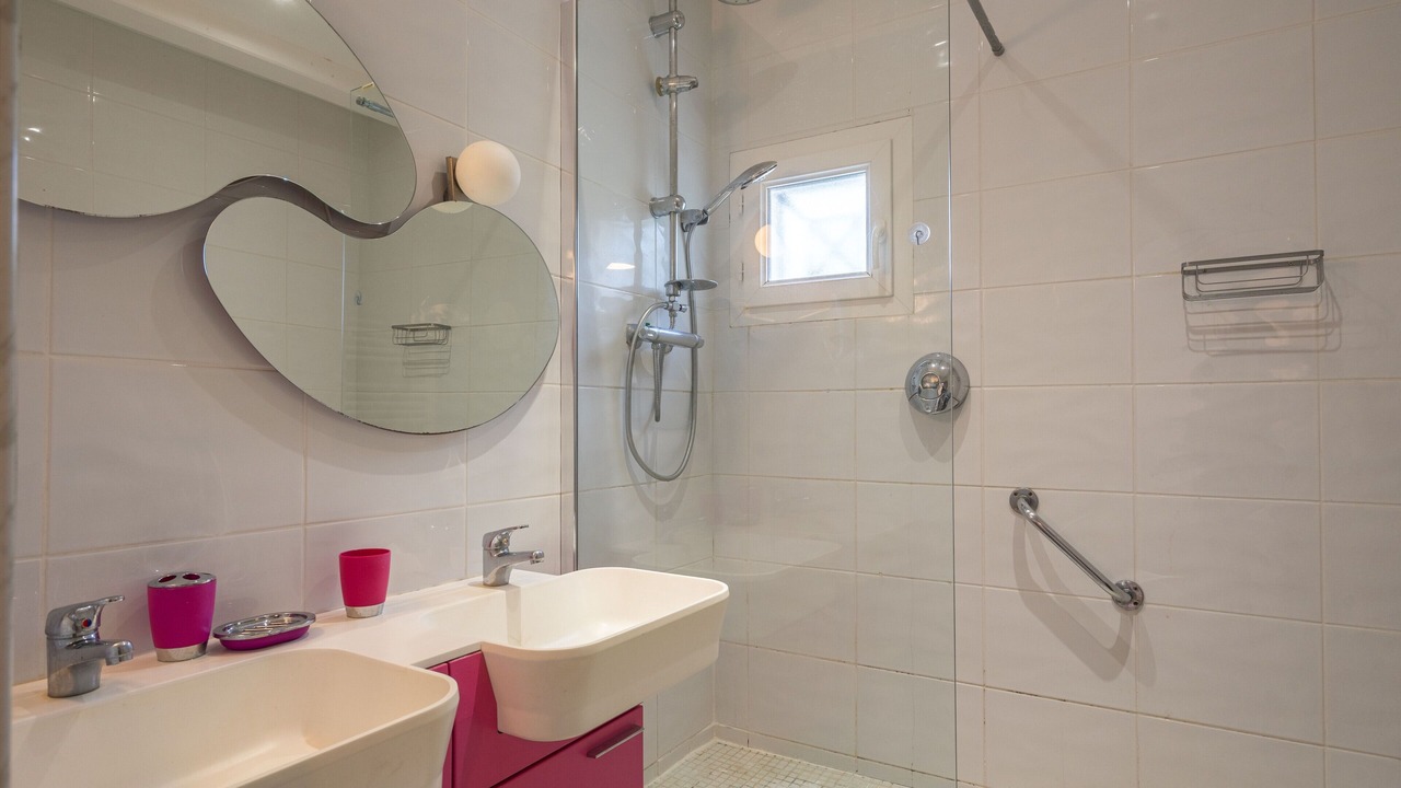 Photo of Bathroom in Saint-Simon-de-Bordes