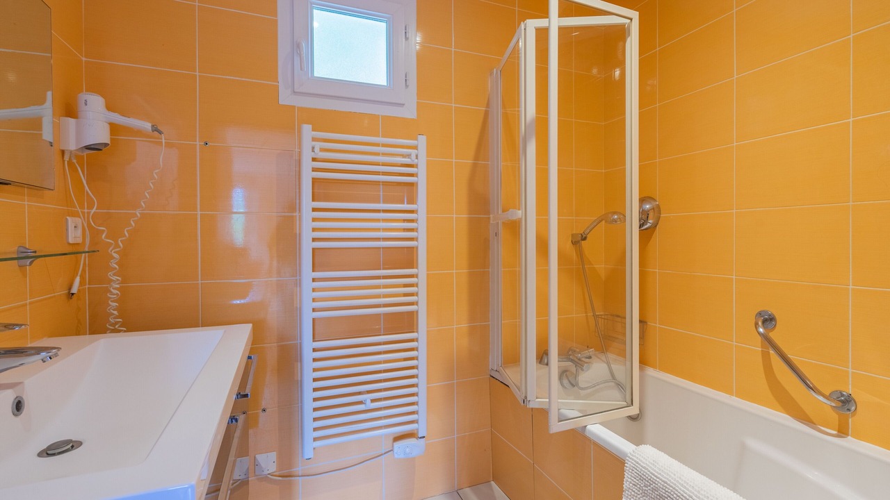 Photo of Bathroom in Saint-Simon-de-Bordes