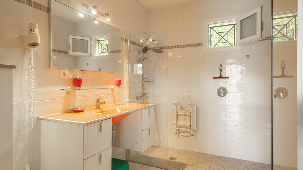Photo of Bathroom in Saint-Simon-de-Bordes