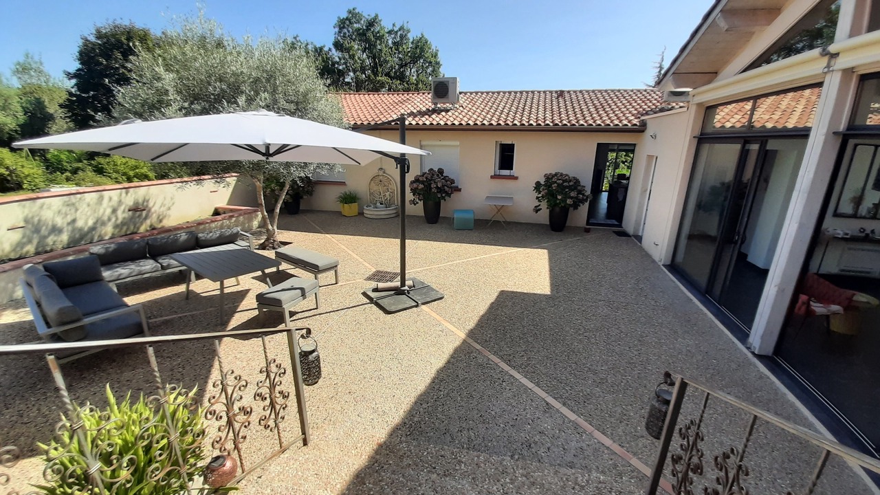 Photo of Outdoor in Bon-Encontre