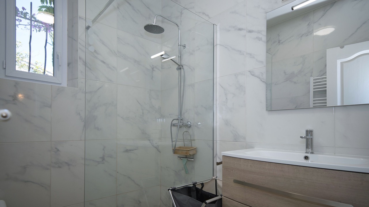 Photo of Bathroom in Biot