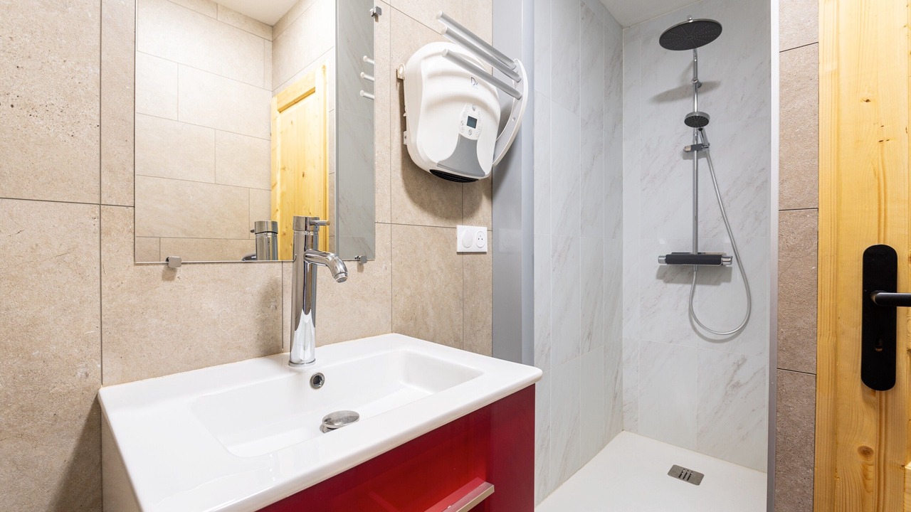 Photo of Bathroom in Saint-Etienne-de-Cuines