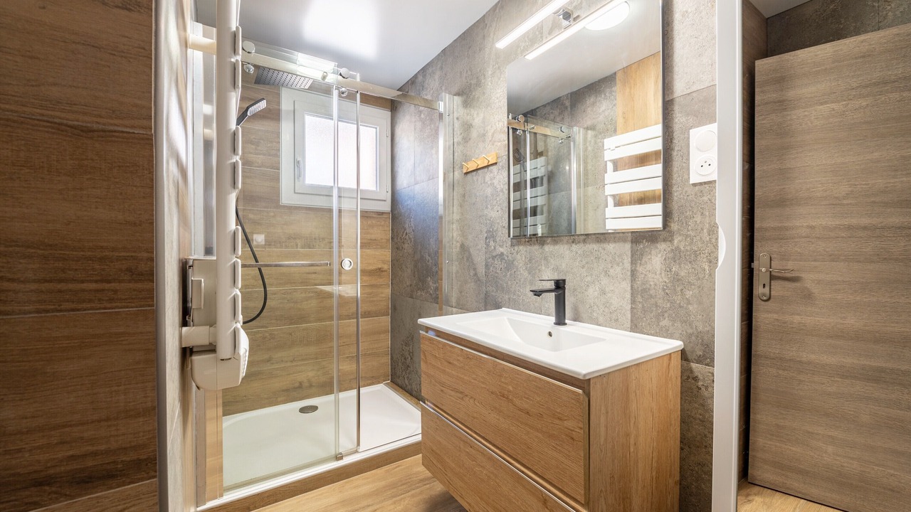 Photo of Bathroom in Saint-Etienne-de-Cuines