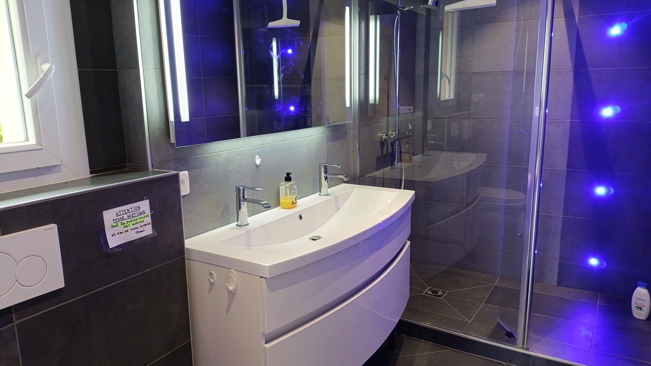 Photo of Bathroom in Saint-Jacques