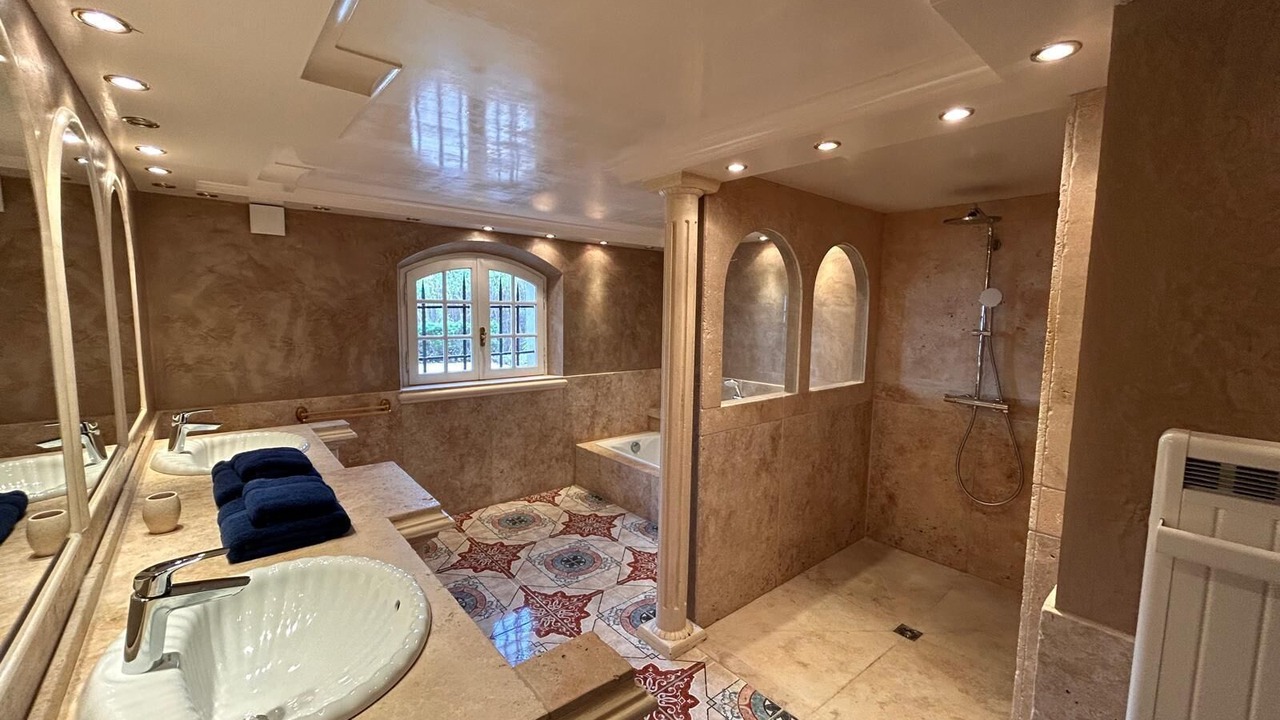 Photo of Bathroom in Speracedes