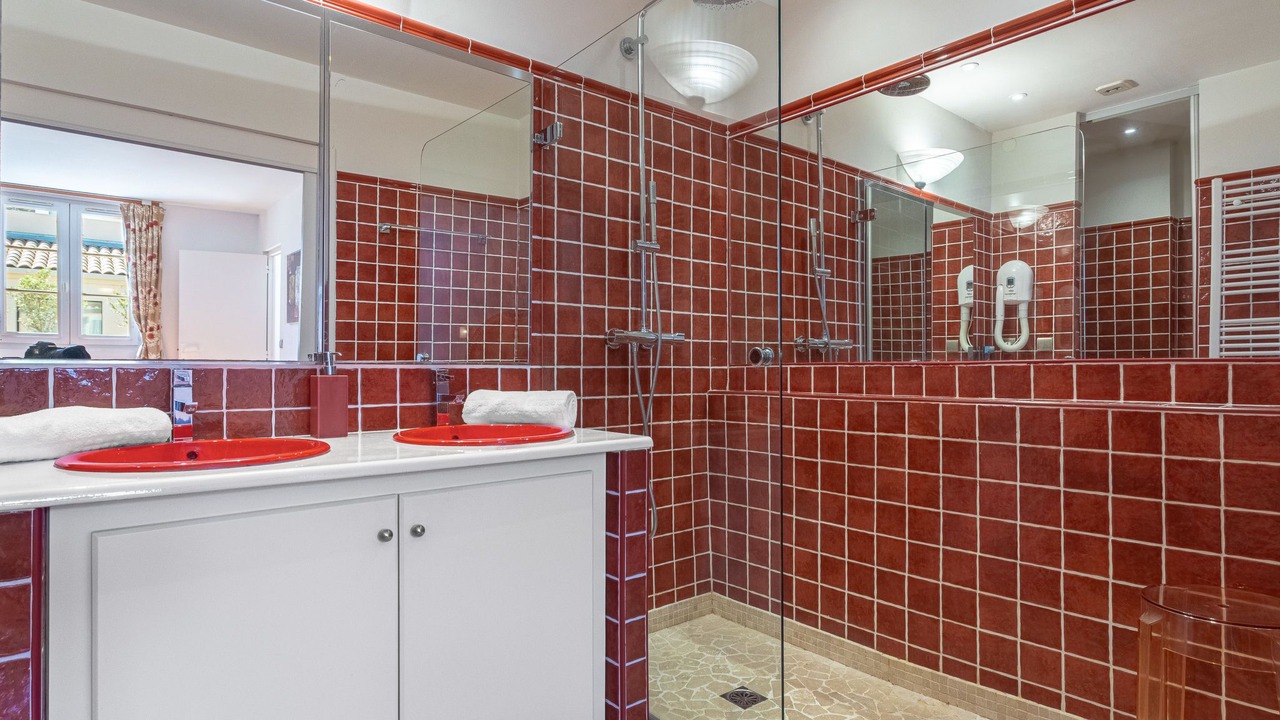 Photo of Bathroom in Saint-Tropez City Centre