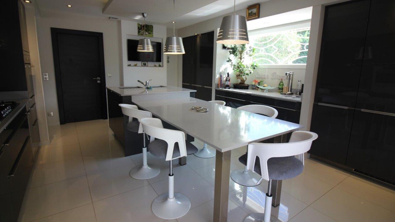 Photo of Kitchen in Saint-Cezaire-sur-Siagne
