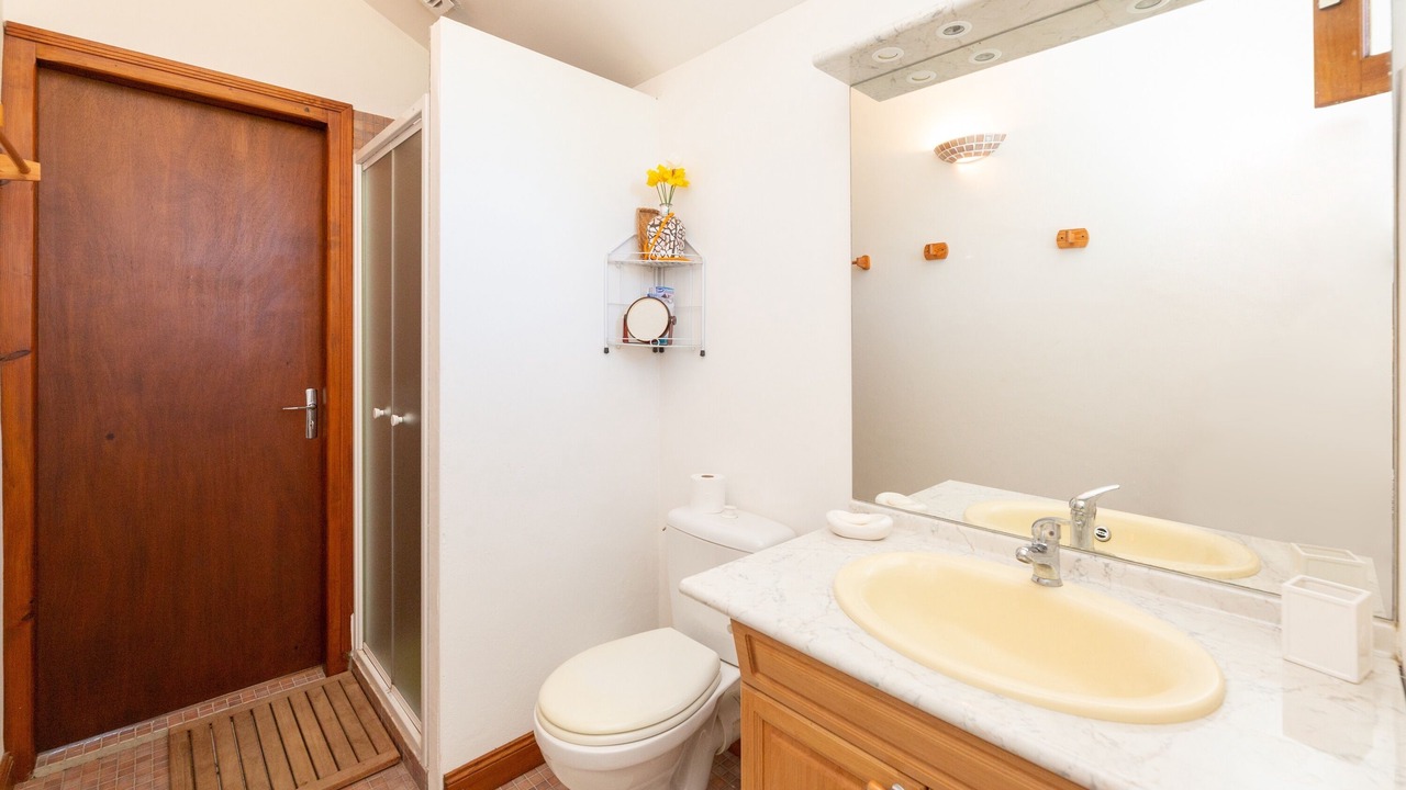 Photo of Bathroom in Amorots-Succos