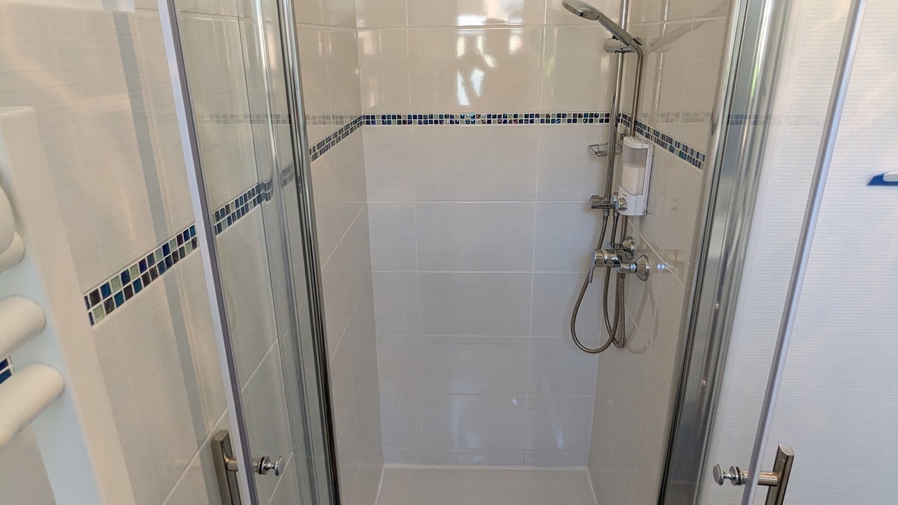 Photo of Bathroom in Saint-Pantaleon-de-Larche