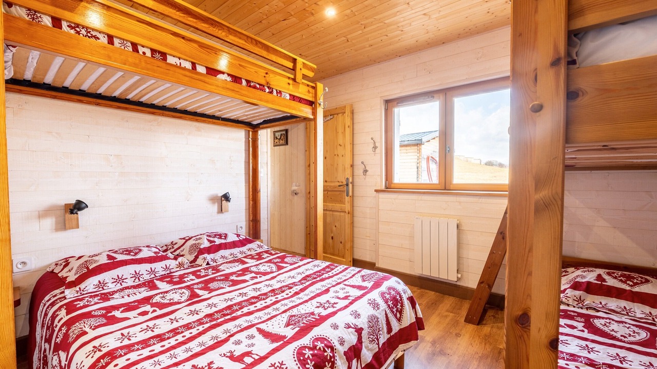Photo of Bedroom in Albiez-le-Vieux