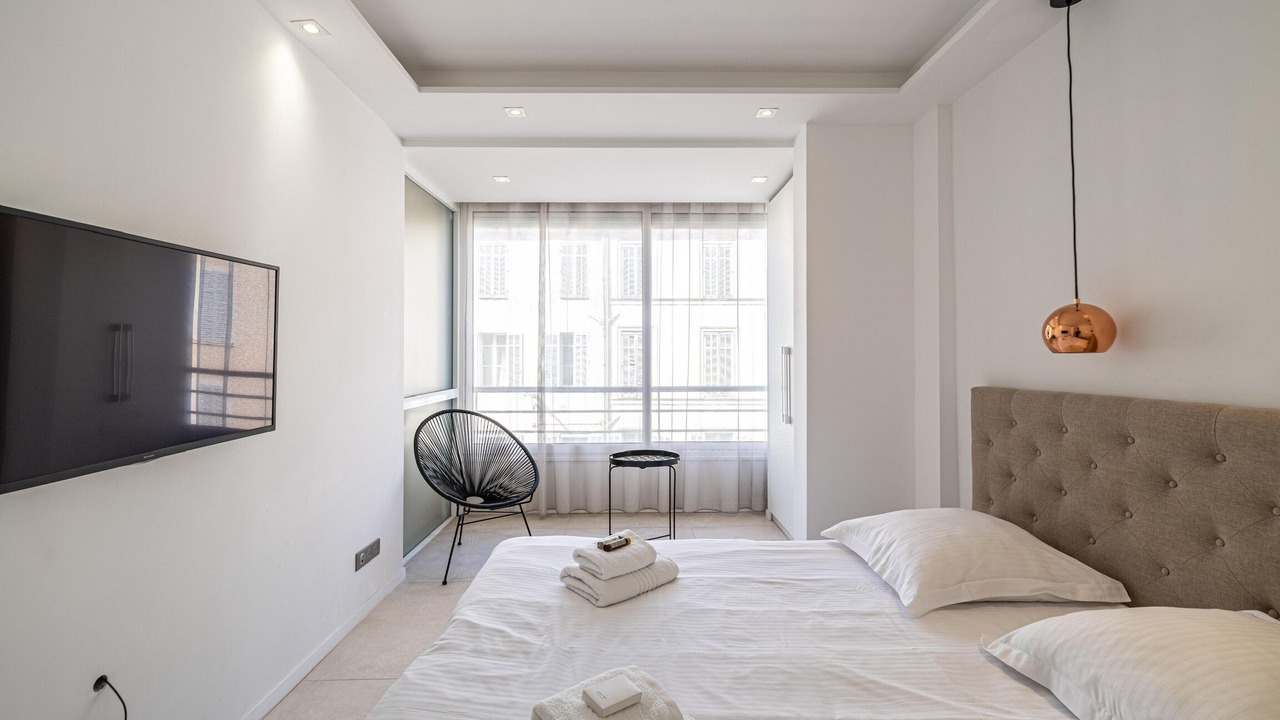 Photo of Bedroom in Cannes City Centre