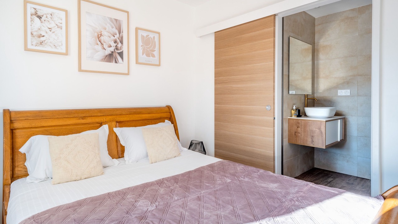 Photo of Bedroom in Preconil