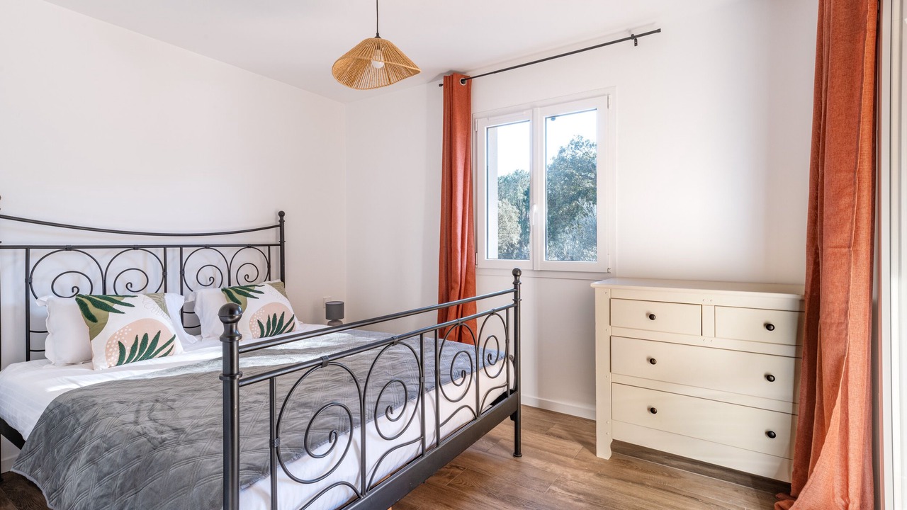 Photo of Bedroom in Preconil