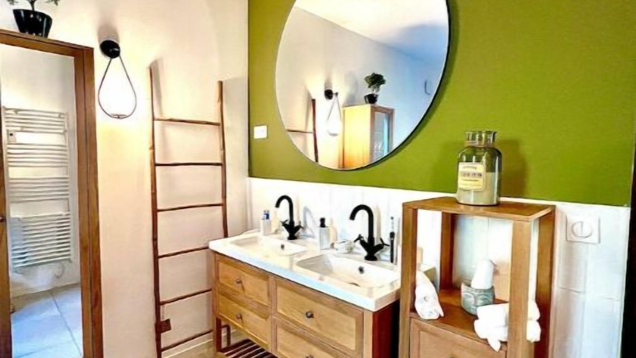 Photo of Bathroom in La Selle-en-Hermoy