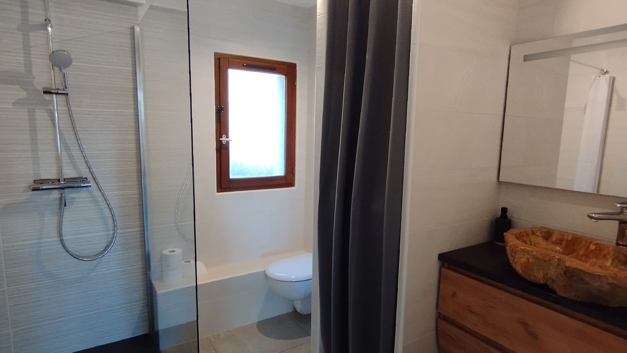 Photo of Bathroom in Jarrier