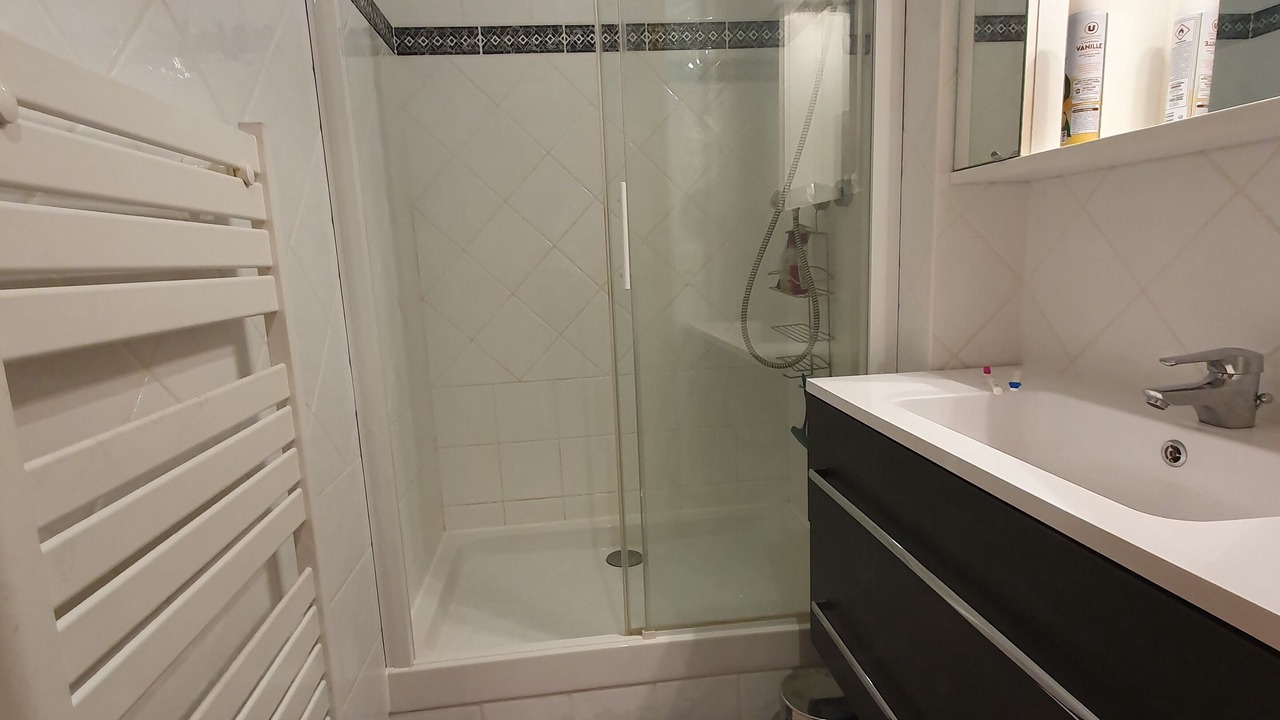 Photo of Bathroom in Arc-1800