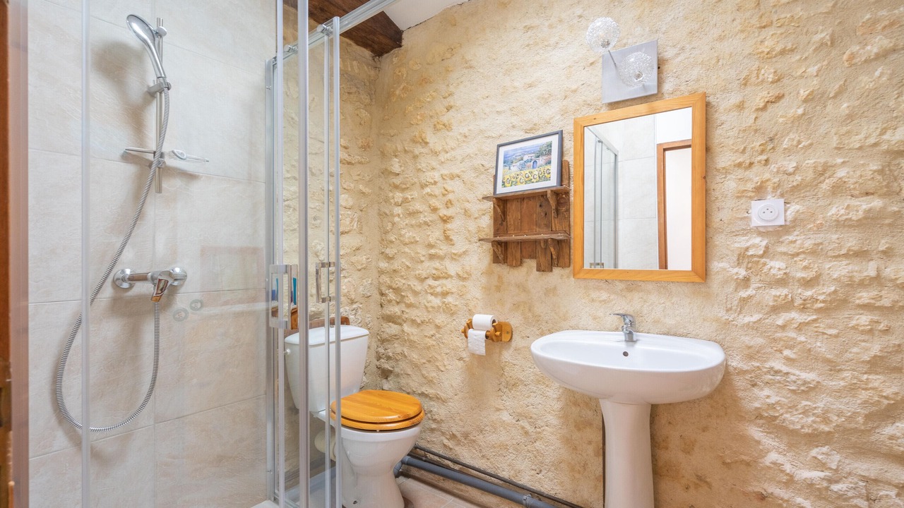 Photo of Bathroom in Gemozac