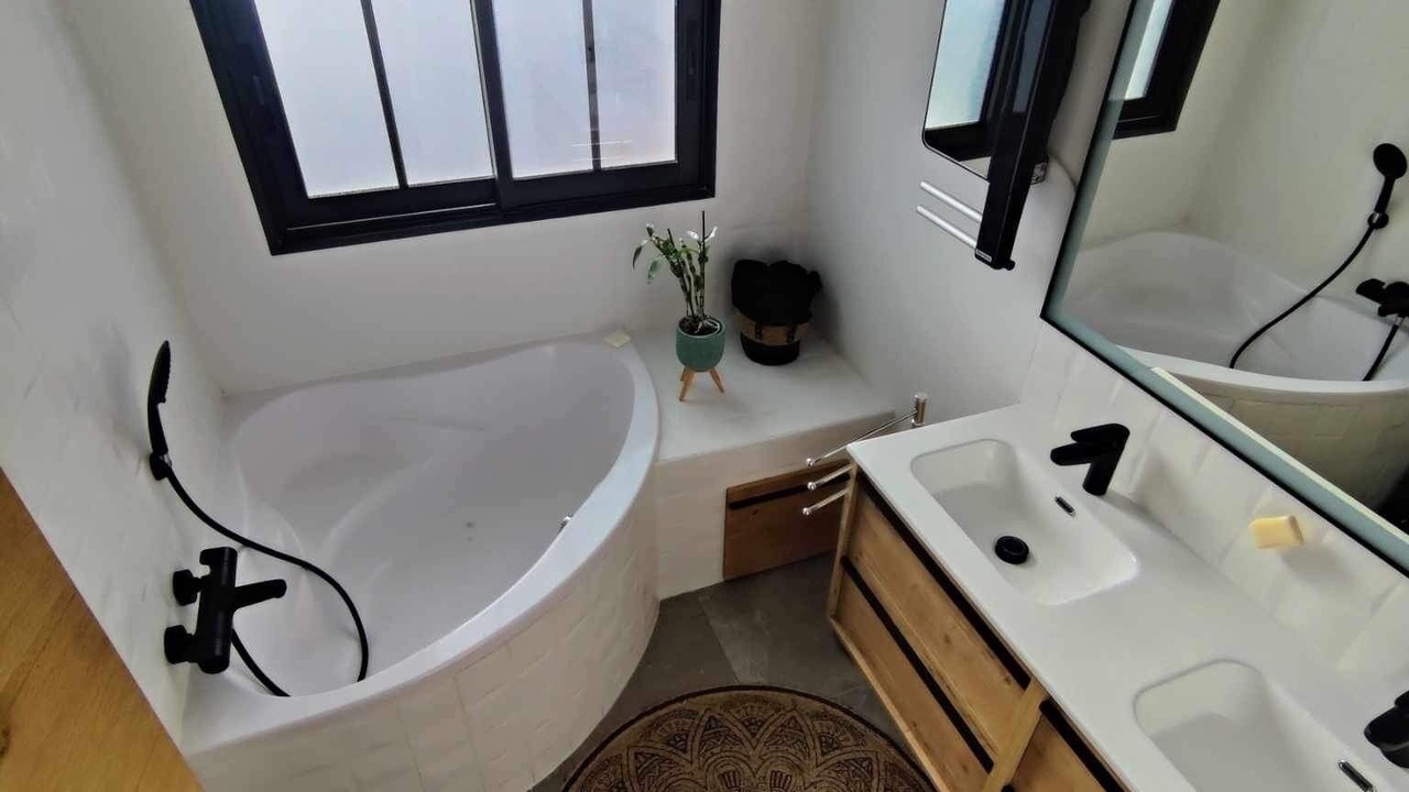 Photo of Bathroom in Ollioules