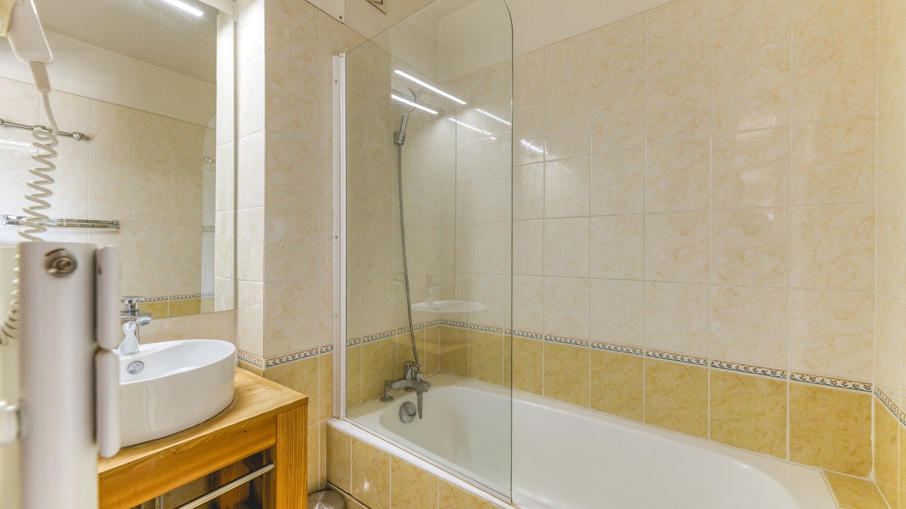 Photo of Bathroom in Eclose-Est