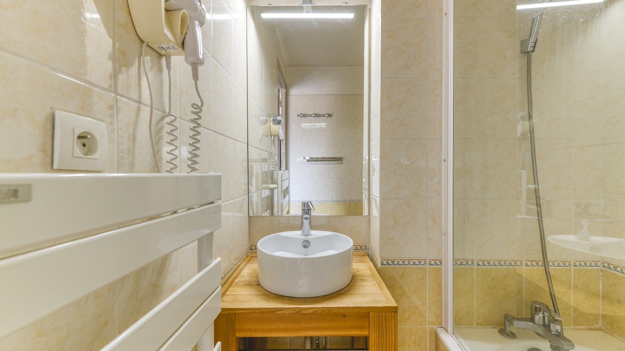 Photo of Bathroom in Eclose-Est
