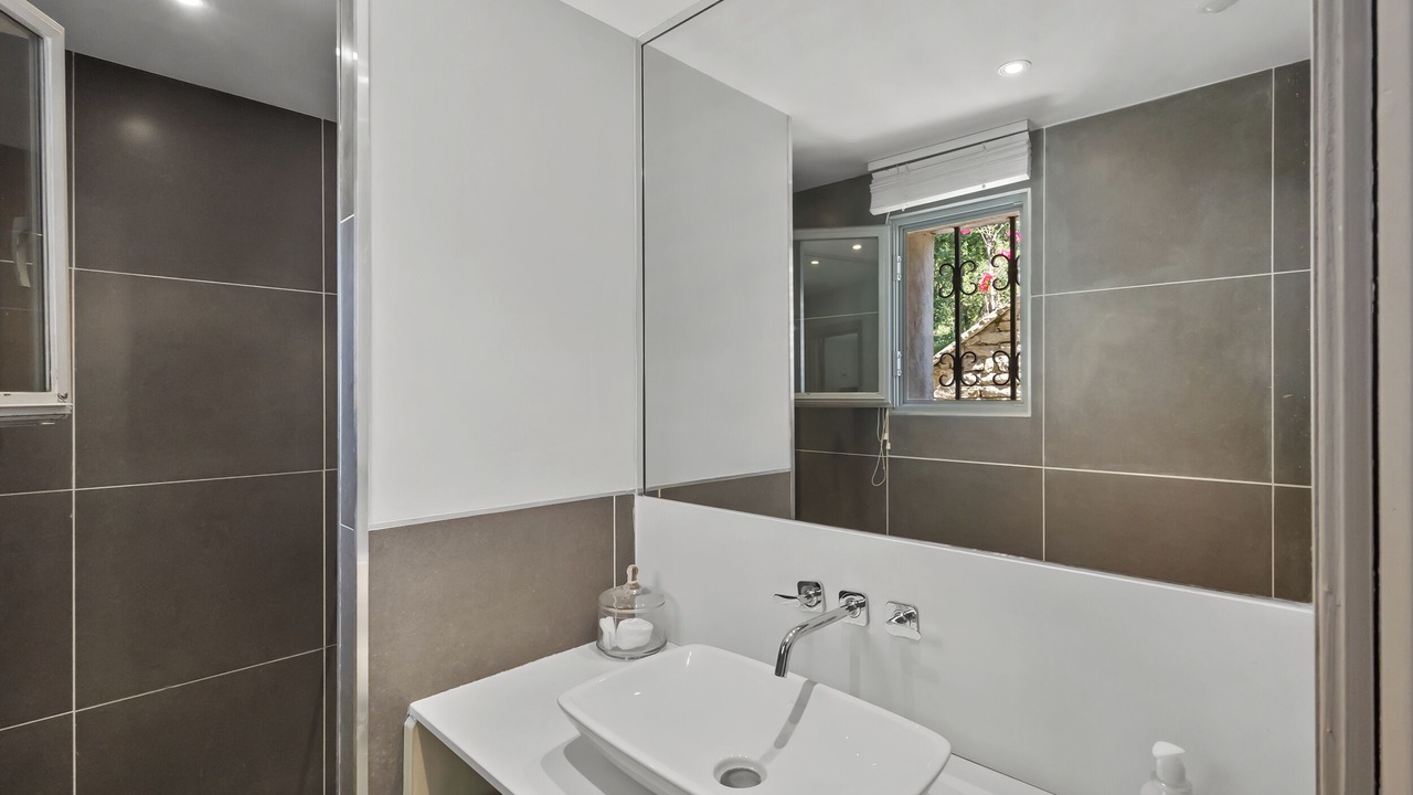 Photo of Bathroom in Opio