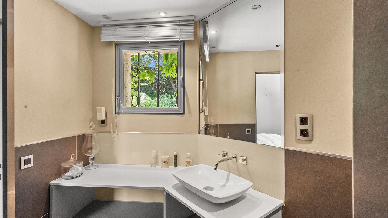 Photo of Bathroom in Opio