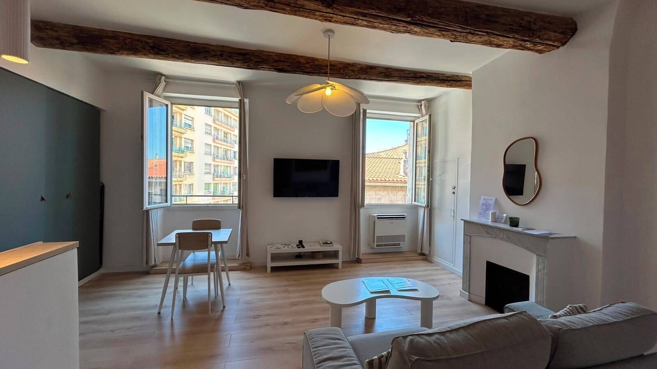 Photo of Livingroom in Opera