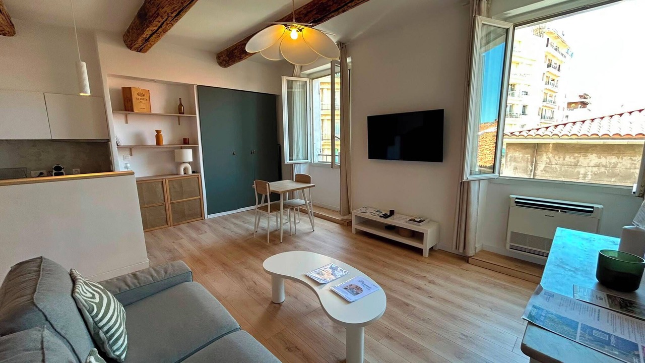 Photo of Livingroom in Opera