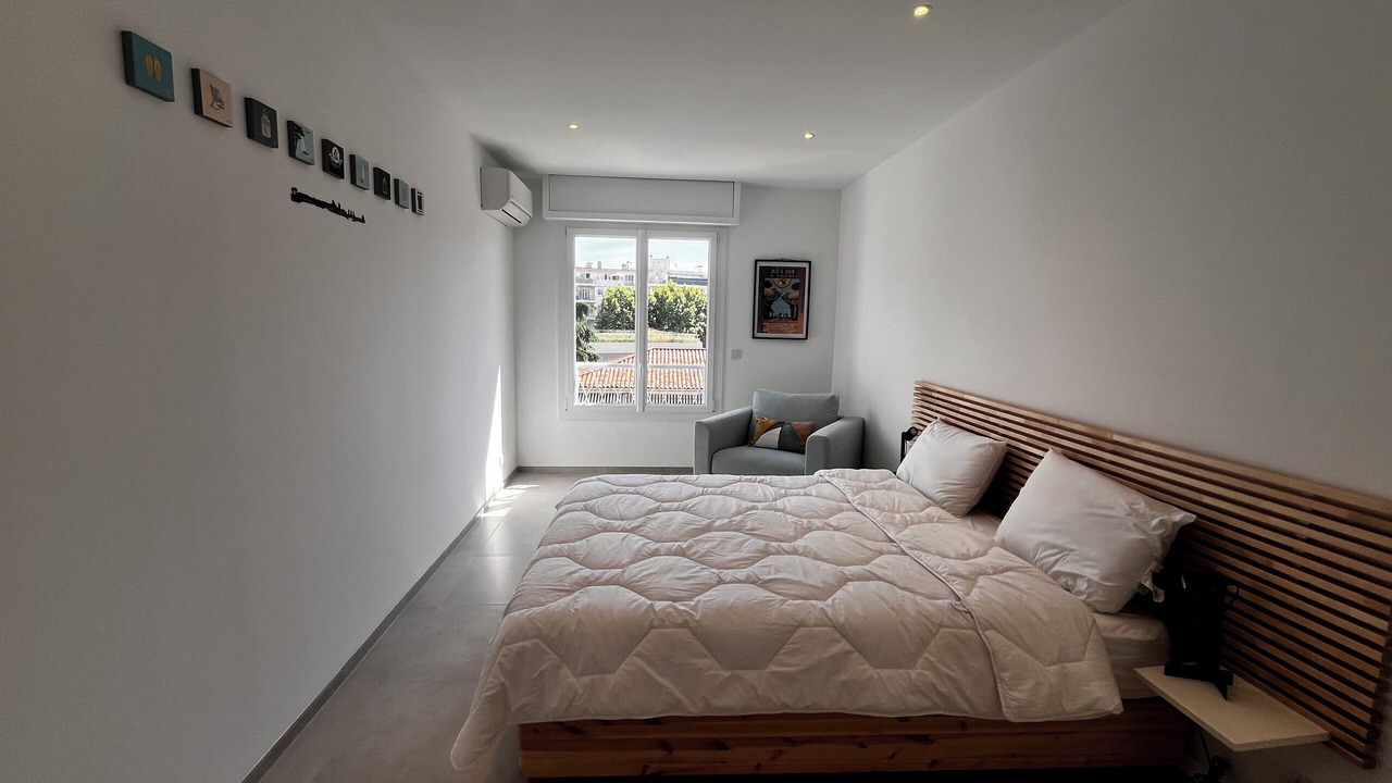 Photo of Bedroom in Juan-les-Pins