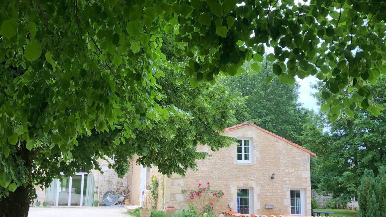 Photo of Outdoor in Saint-Martial-de-Vitaterne