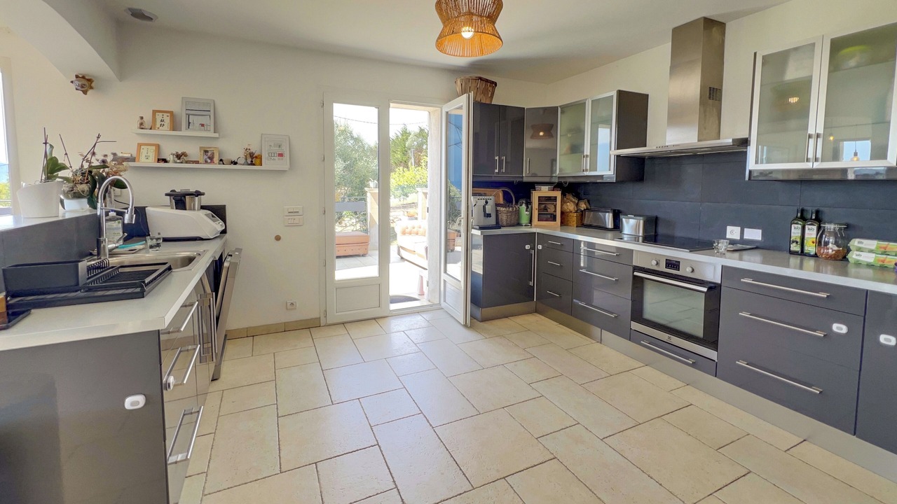 Photo of Kitchen in Le Plan-de-Grasse