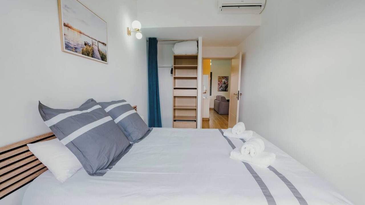 Photo of Bedroom in Puget-Ville