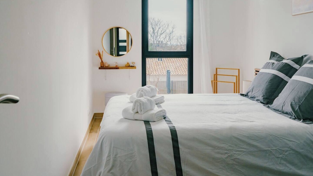 Photo of Bedroom in Puget-Ville